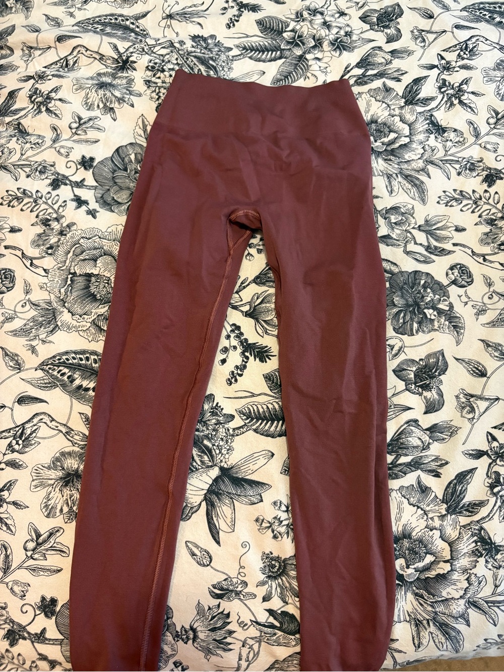 Alphalete amplify High-Waist Burgundy Leggings